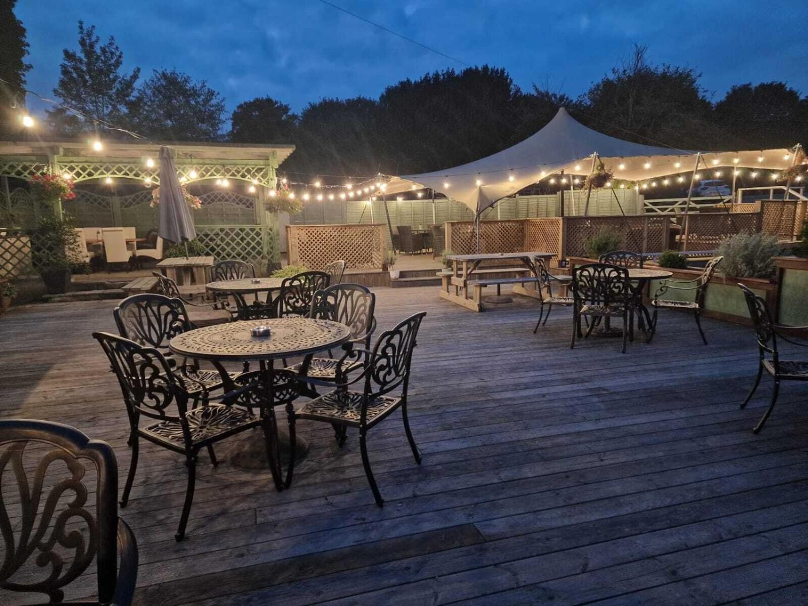 Heaven'S Kitchen At Squirrel Inn Godalming Exterior foto